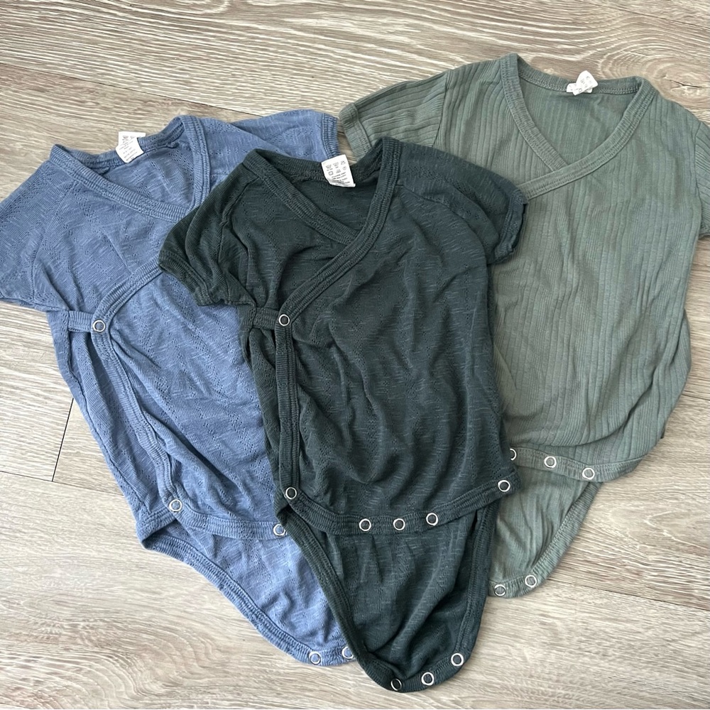 Kate Quinn Organic Cotton Baby Onesies Unisex Set of 3 size 12 to 18 months